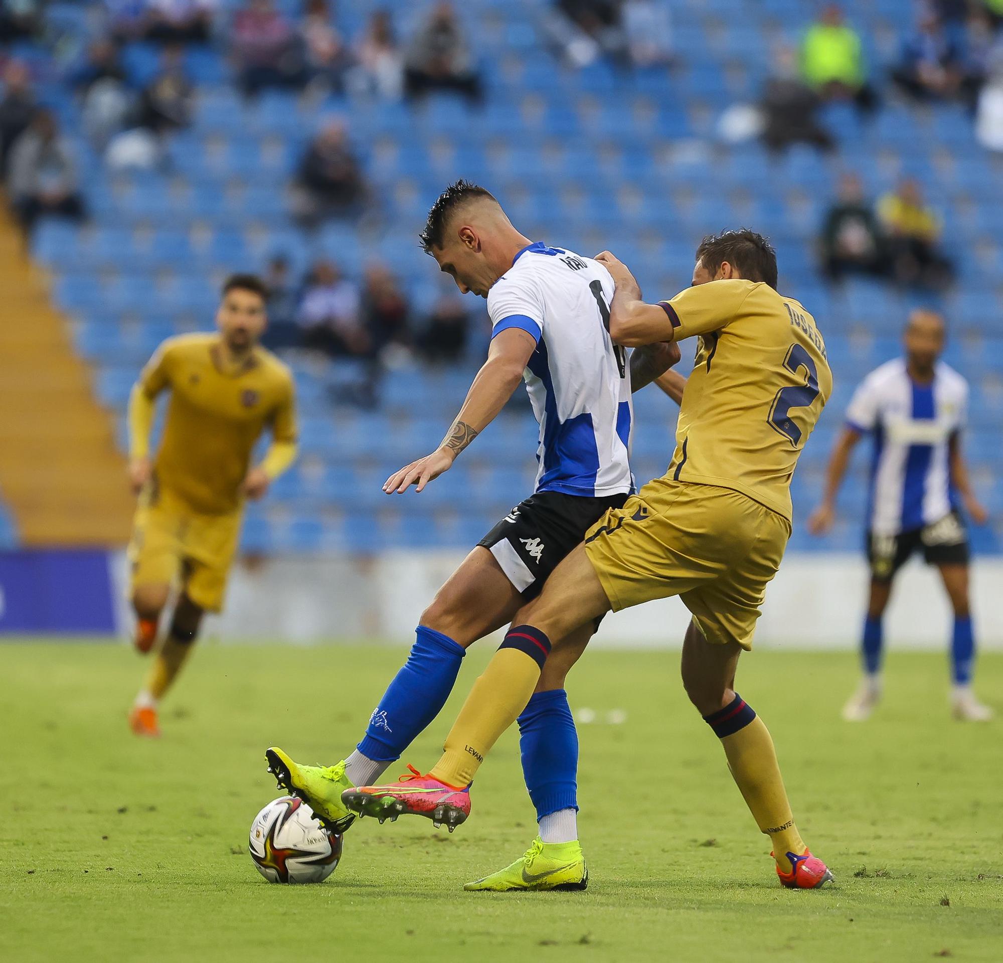 El Rico Pérez se harta del equipo: así se vivió en el estadio el Hércules - Atlético Levante