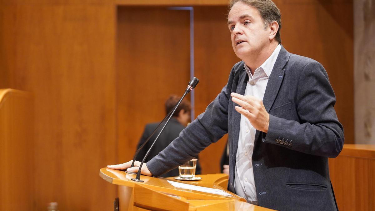 El consejero de Hacienda, Roberto Bermúdez de Castro, este viernes en las Cortes.