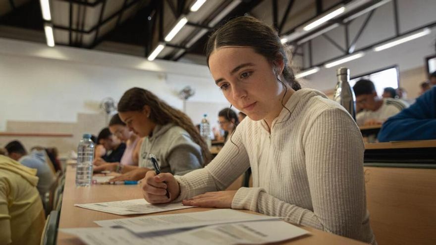 Canarias inicia la convocatoria extraordinaria de la PAU el 2 de julio: fechas, novedades y diferencias en España