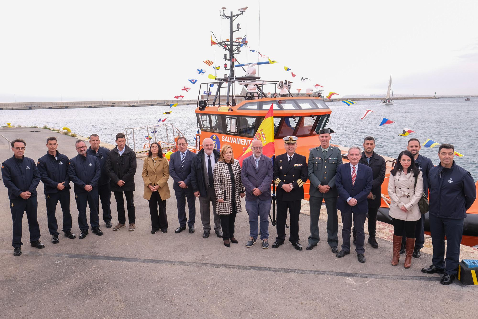 Salvamento Marítimo estrena nuevo barco en su base de Alicante
