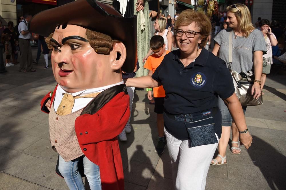 Música, festa i públic nombrós en la Cercavila de la Festa Major de Manresa