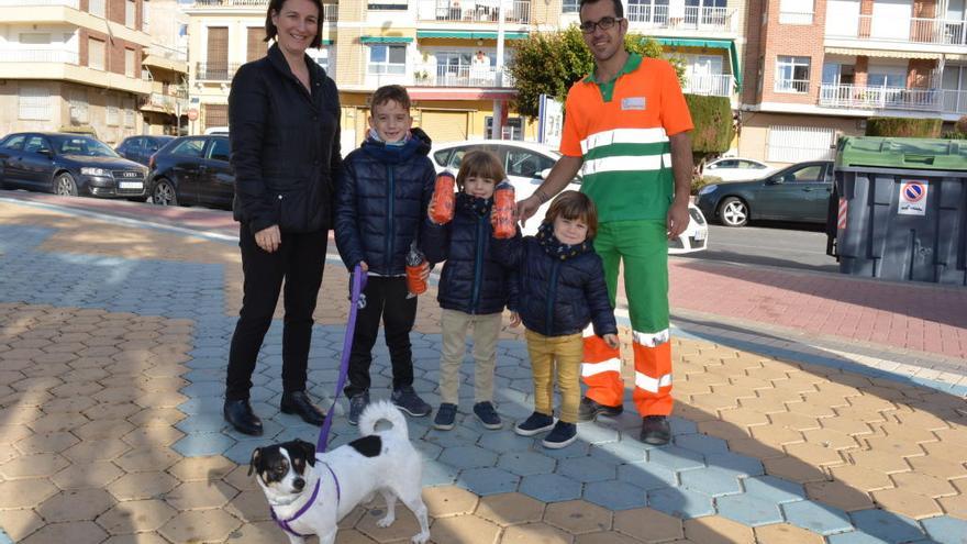 Botes de agua y vinagre contra los orines de los perros