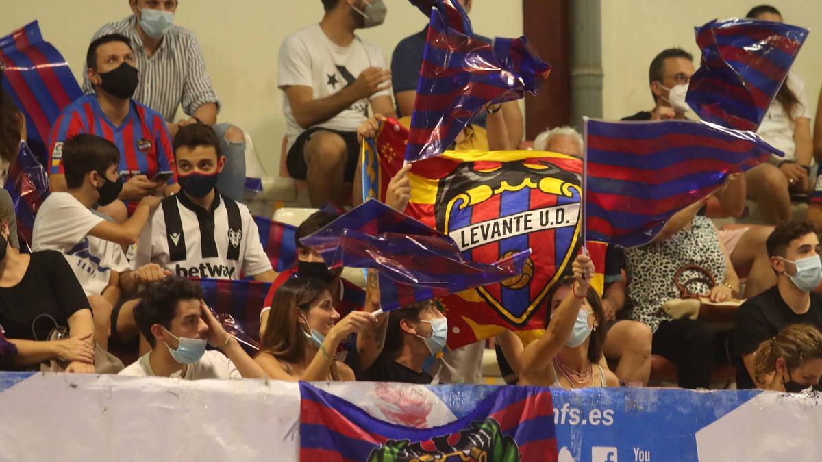Las mejores imágenes del Levante UD-FS - Barcelona