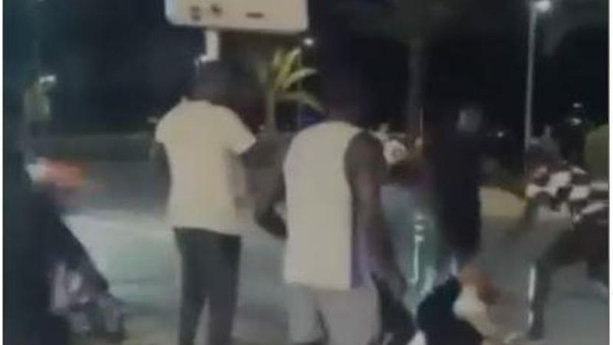 Pelea en Sant Antoni con botellas de &#039;gas de la risa&#039;