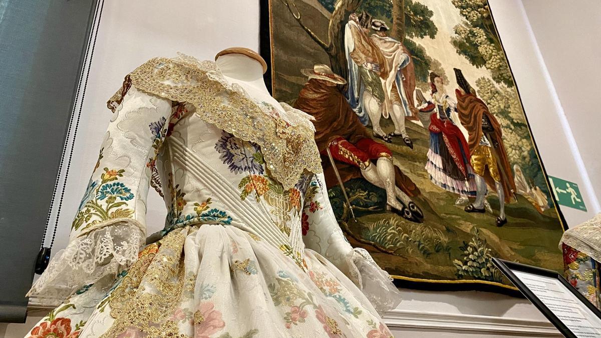 La seda valenciana visita la Real Fábrica de Tapices