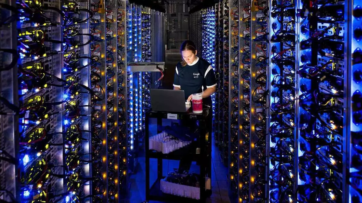 El Gobierno pone bajo vigilancia el consumo de luz y de agua de los centros de datos digitales