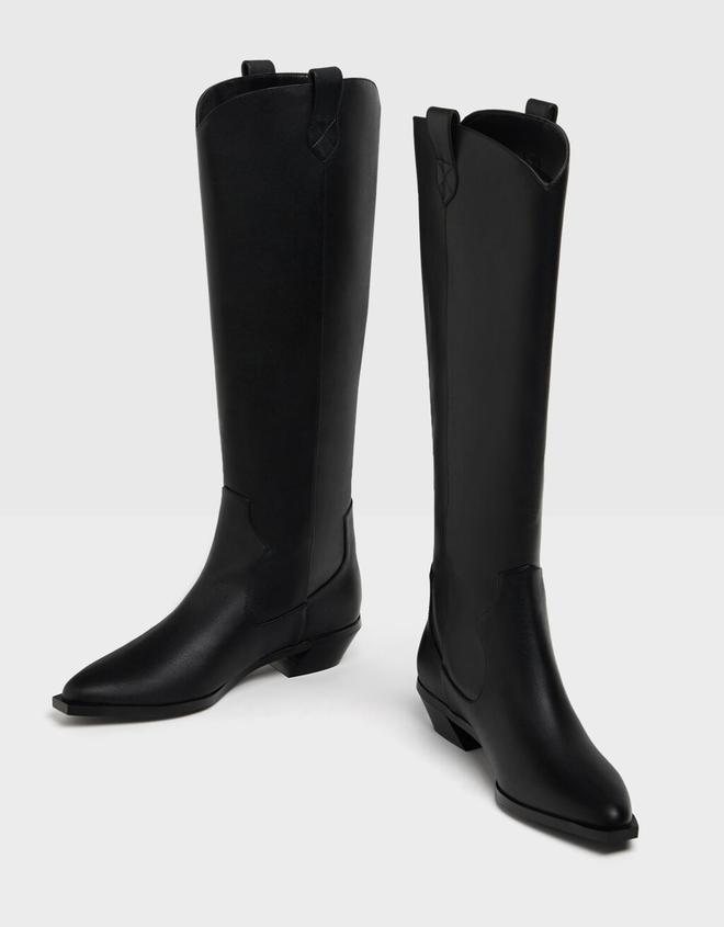 Botas cowboy en color negro de Bershka