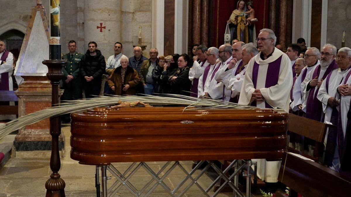 VÍDEO | Último adiós a José Ángel Rivera de las Heras, el cura del Patrimonio