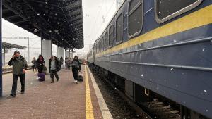 El Kyiv Express, en el andén de la estación de Kiev.