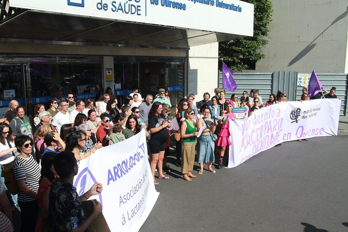 Este lunes se celebró en Ourense la tercera protesta para reclamar la paralización del traslado del paritorio en estas condiciones.