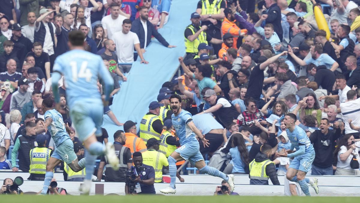 El Manchester City remunta en cinc minuts i guanya la Premier