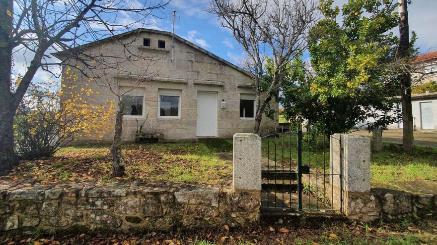 El Concello realoja a la familia que perdió su casa en el incendio mortal de As Neves