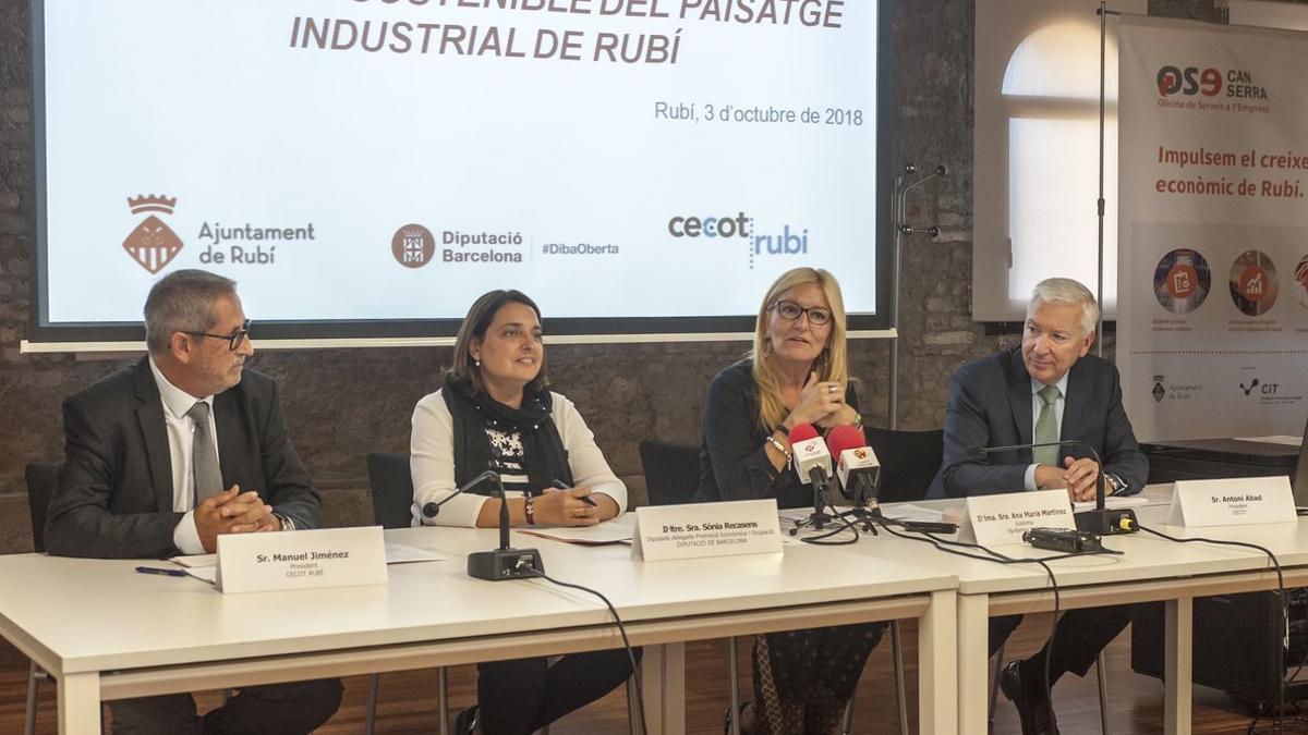 Manuel Jiménez, Sònia Recasens, Ana María Martínez y Antoni Abad en un momento de la presentación