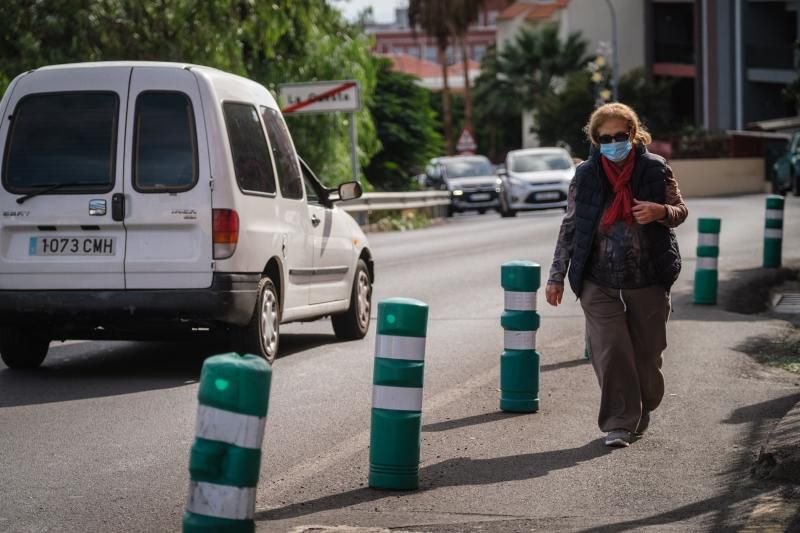 Un vecino denuncia el estado de abandono de la carretera Santa Cruz - La Laguna