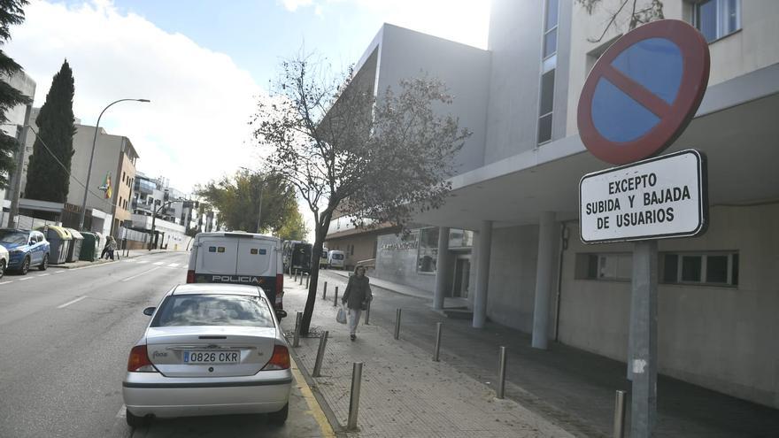 La Agrupación Vecinal de Cáceres pide aparcamientos en los hospitales y mejor atención a los pacientes que llegan en ambulancias