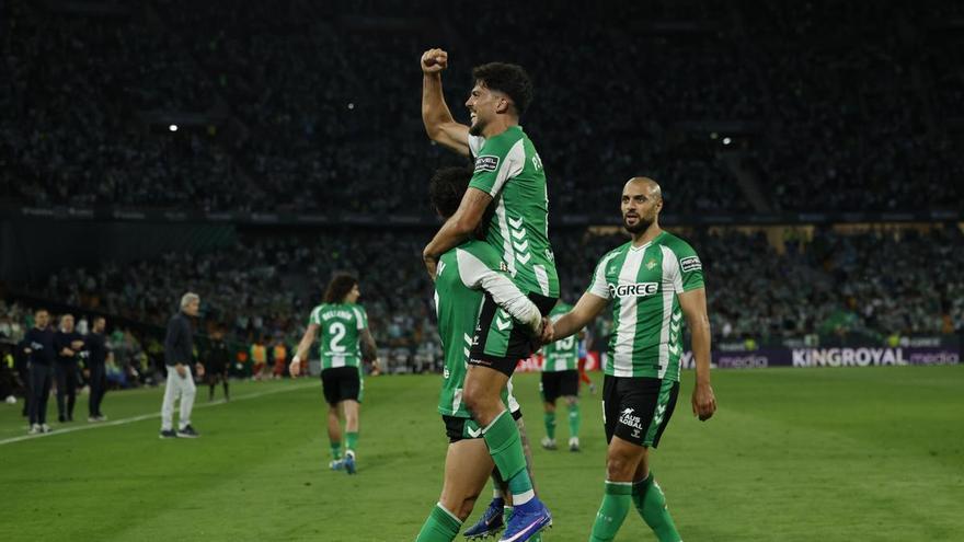 Resumen, goles y Highlights del Betis 2 - 1 Elche de la jornada 36 de ...