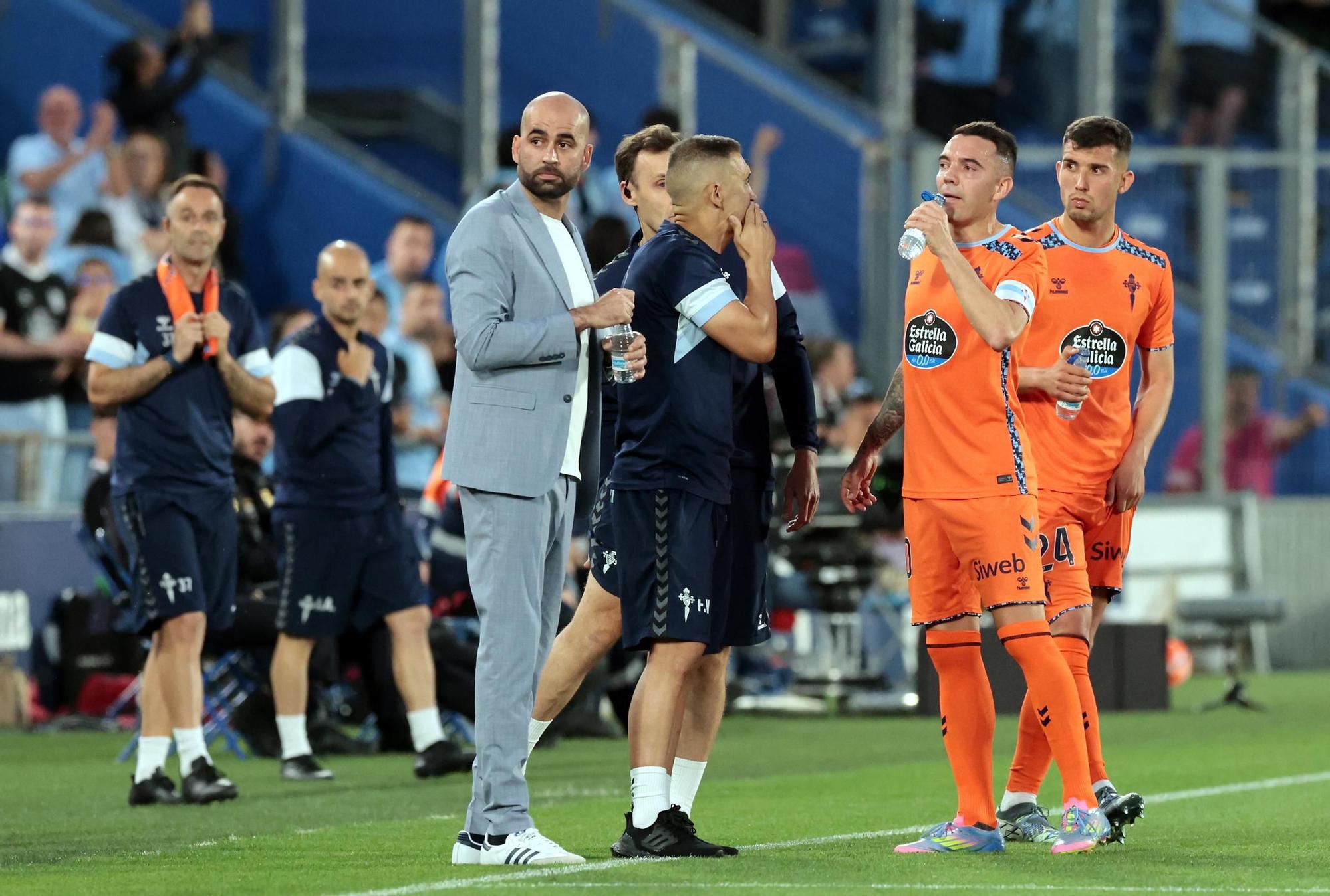El técnico Claudio Giráldez en un momento de pausa del primer tiempo durante el partido Getafe - Celta