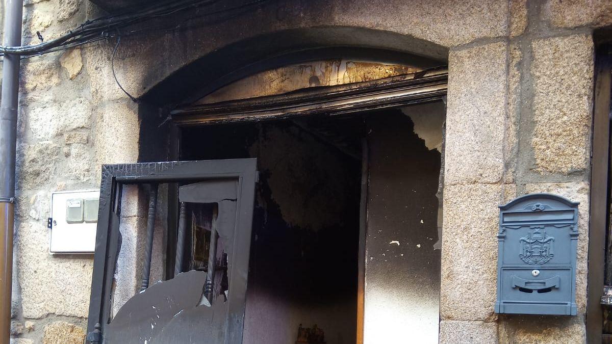 Vivienda incendiada en Fermoselle, donde falleció un varón de 86 años.