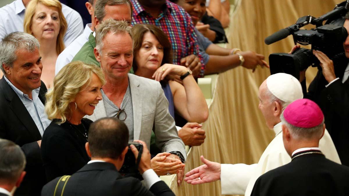 Sting asiste a la audiencia del Papa en el Vaticano.