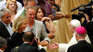 Sting asiste a la audiencia del Papa en el Vaticano.