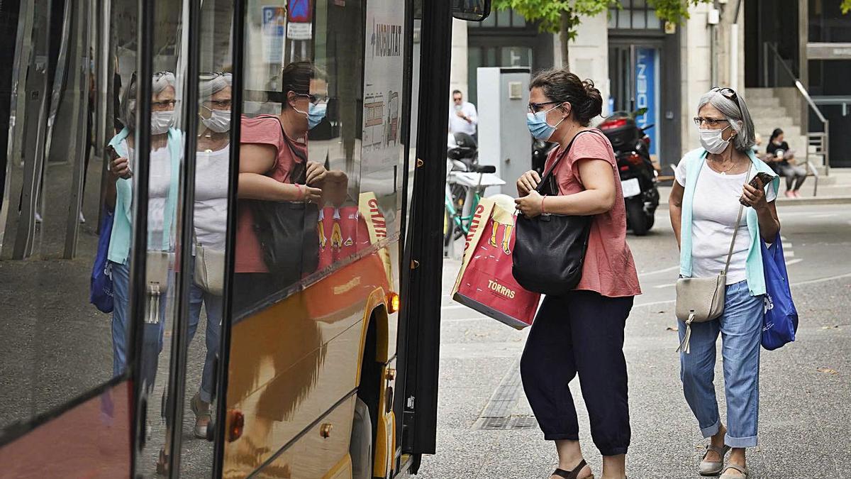 Els socialistes consideren que s’ha d’apostar per una rebaixa de preus al transport públic. | MARC MARTÍ