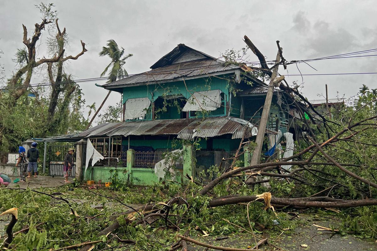 El ciclón Mocha arrasa las costas de Bangladés