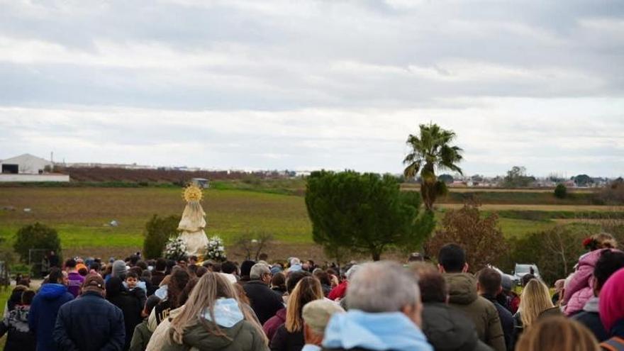 Villanueva acompaña a la Virgen de la Aurora como es tradición