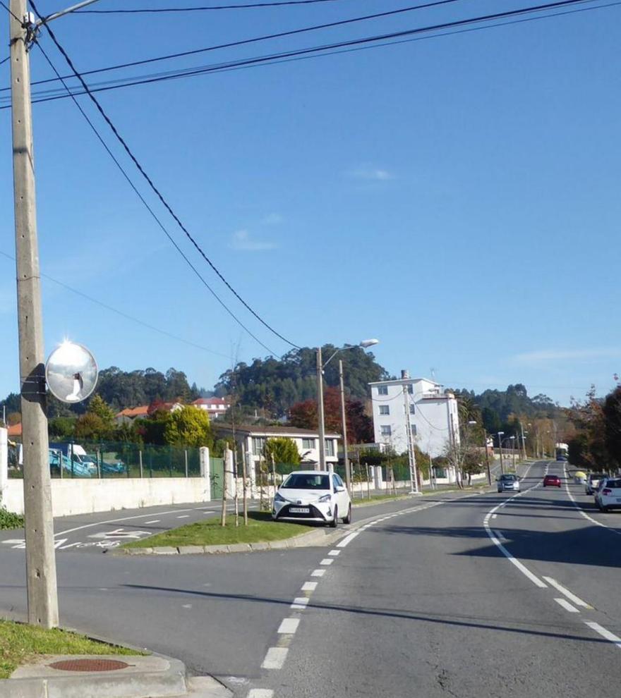 Recta entre Santa Cruz y Arillo donde piden bajar velocidad y pasos peatonales. |   // I.R.