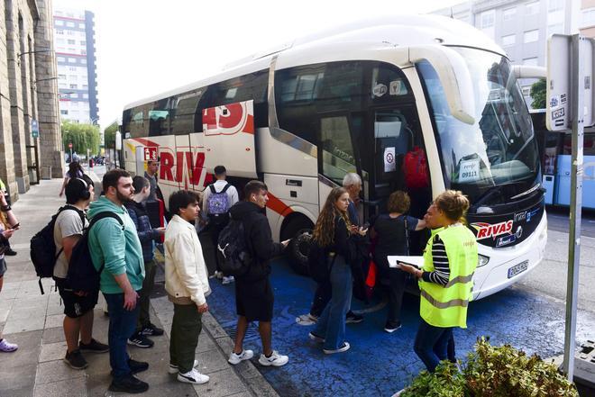 Buses para hacer frente al corte de líneas ferroviarias entre A Coruña, Betanzos y Santiago