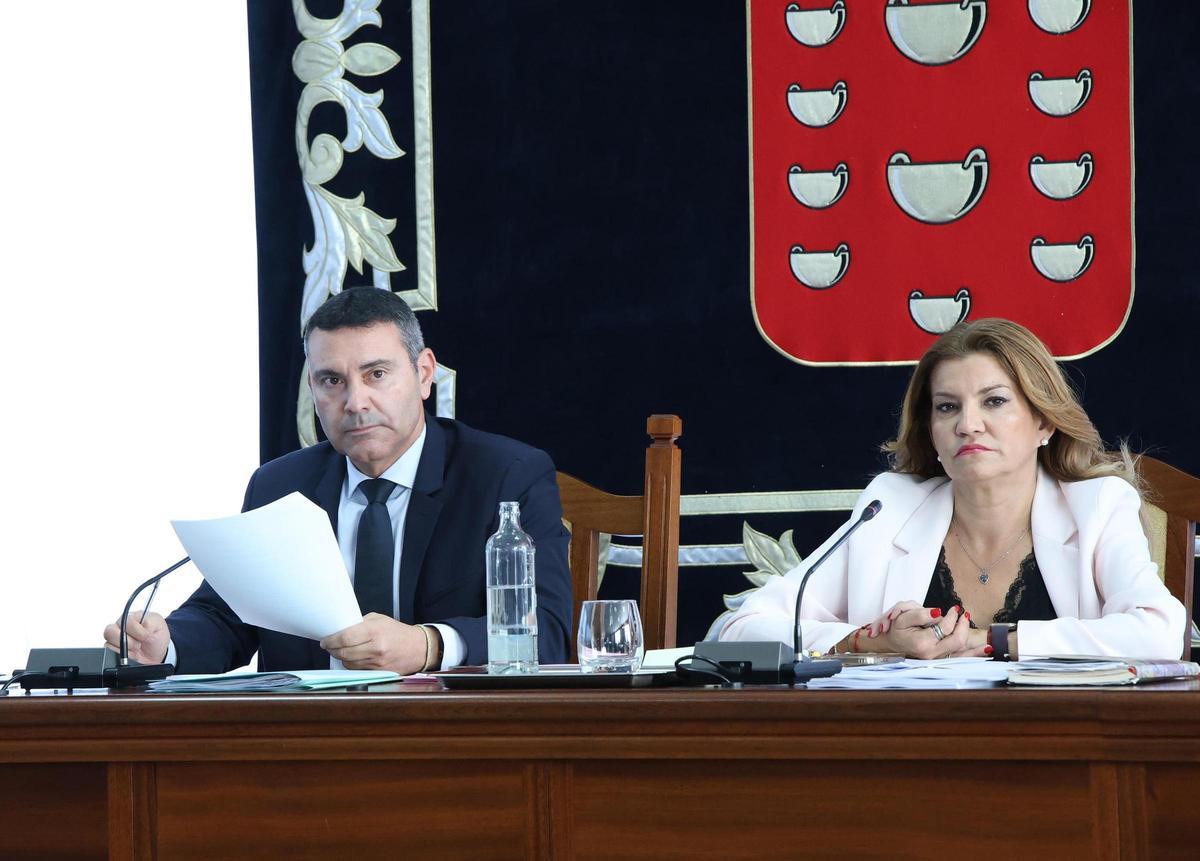 Oswaldo Betancort y Maria Jesús Tovar, en el Cabildo de Lanzarote.