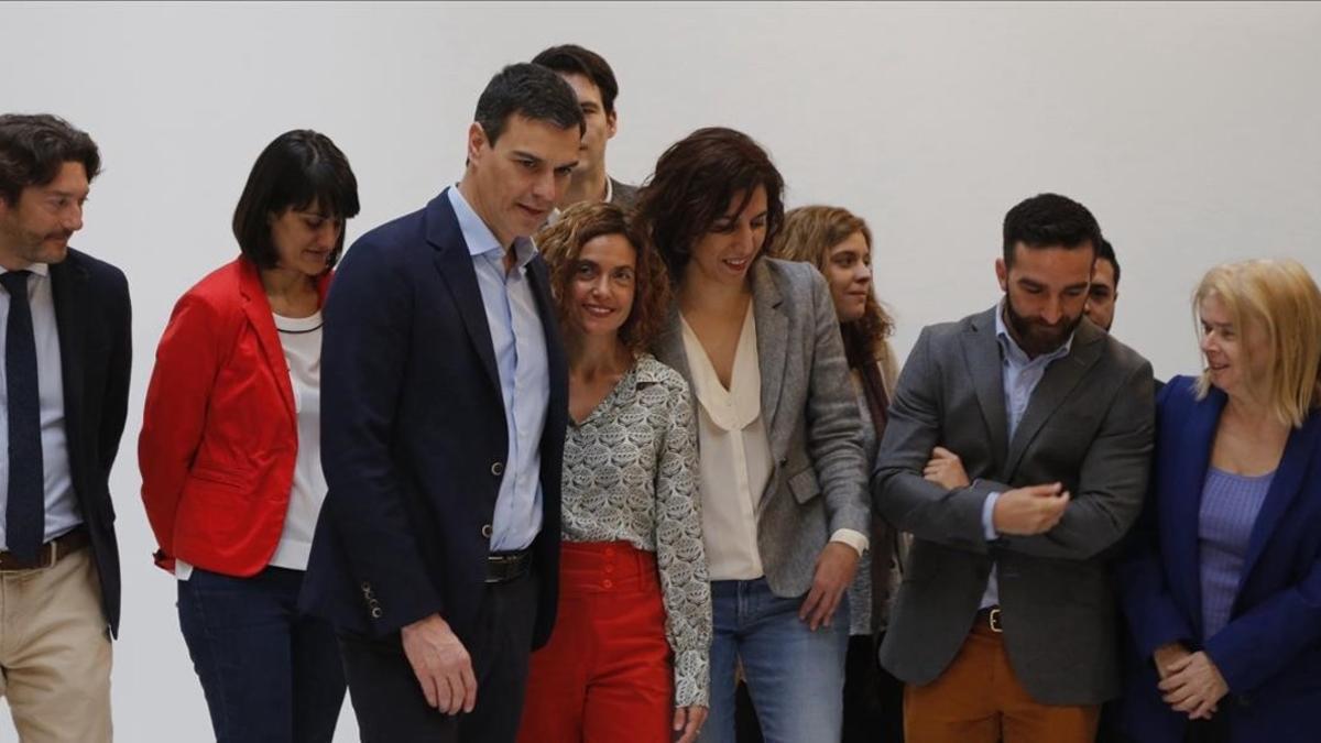 Pedro Sánchez, con representantes de asociaciones por la transparencia y la regeneración democrática.