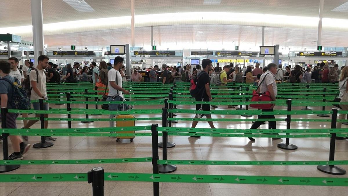 Control de seguridad del Aeropuerto de Barcelona durante la huelga de los trabajadores de Trablisa.