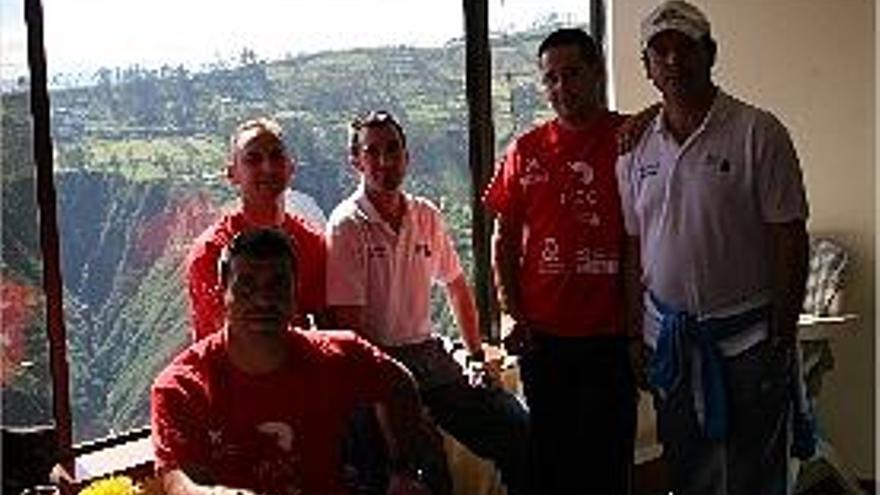 concentrados. Álvaro, Adrià, Martí, Jesús y Pigat, en el hotel Quito.