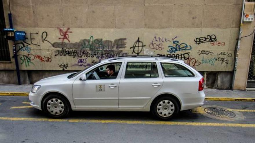 El Ayuntamiento anuncia un plan estratégico para los taxistas