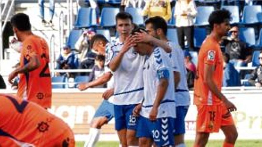 Els jugadors d&#039;Oriol Alsina van encaixar tres gols ahir a l&#039;Heliodoro Rodríguez López de Tenerife.