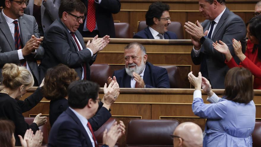 Ovación en el Congreso al diputado turolense Herminio Sancho tras ser agredido