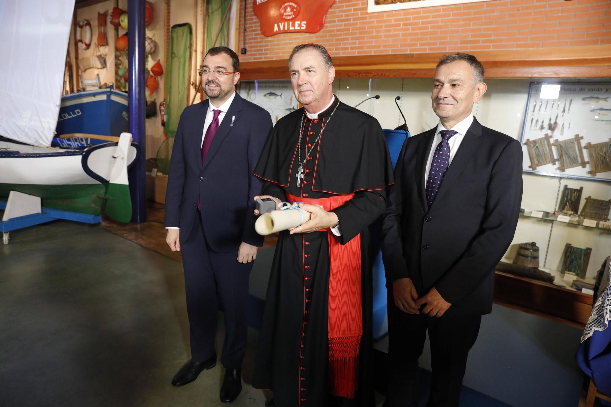 El cardenal Ángel  Fernández Artime recibe el título de Hijo Predilecto de Asturias en Luanco (Gozón)
