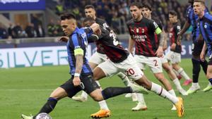 Milan (Italy), 16/05/2023.- Inter Milan’s Lautaro Martinez scores the 1-0 goal during the UEFA Champions League semi-final second leg soccer match between FC Inter and AC Milan, in Milan, Italy, 16 May 2023. (Liga de Campeones, Italia) EFE/EPA/MATTEO BAZZI