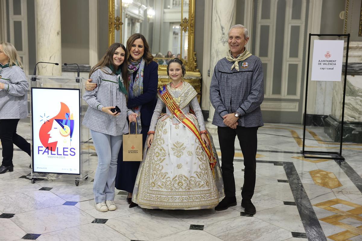 Catalá recibe a las Falleras Mayores Infantiles de Valéncia de la historia