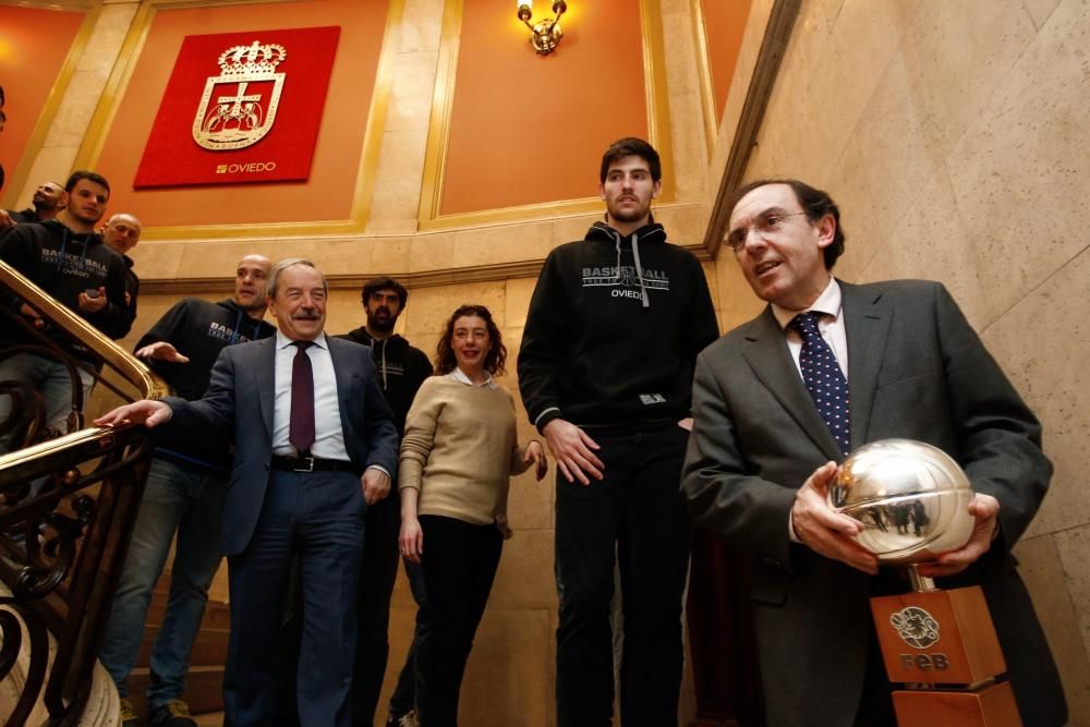 Recepción al Unión Financiera Oviedo en el Ayuntamiento tras ganar la Copa.