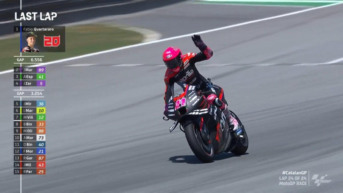 Aleix Espargaró celebra su podio una vuelta antes del final