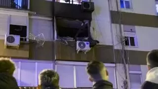 Quince personas, entre ellas cinco menores, heridas por el incendio de una vivienda en Sevilla