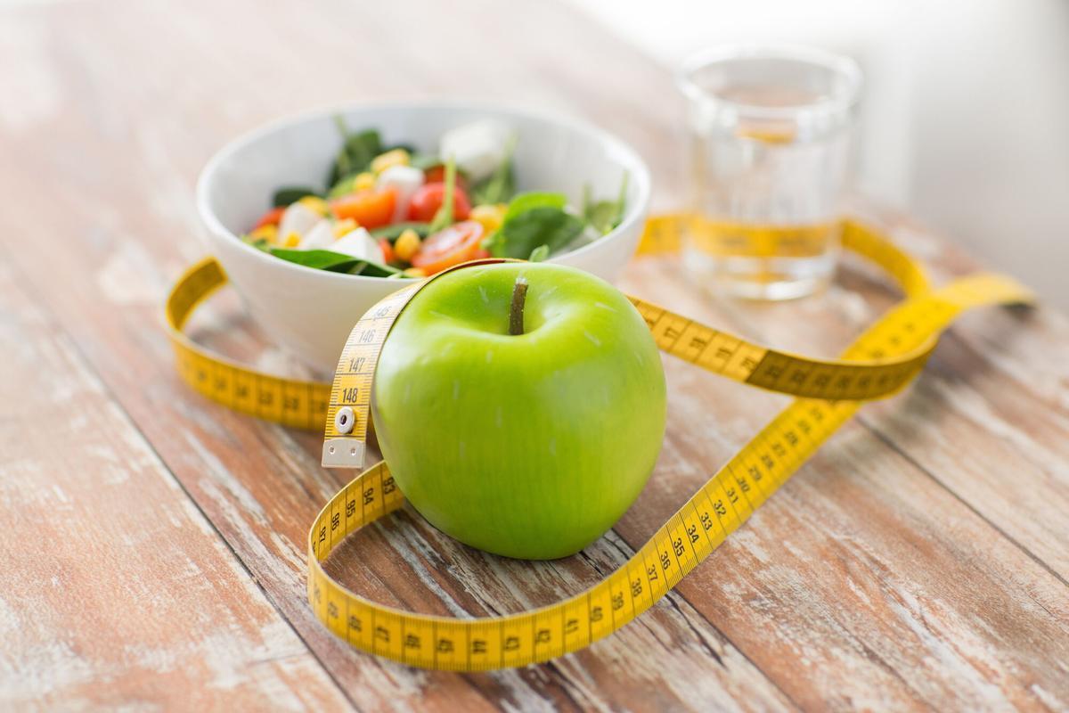 Dieta saludable basada en verduras, fruta y agua.