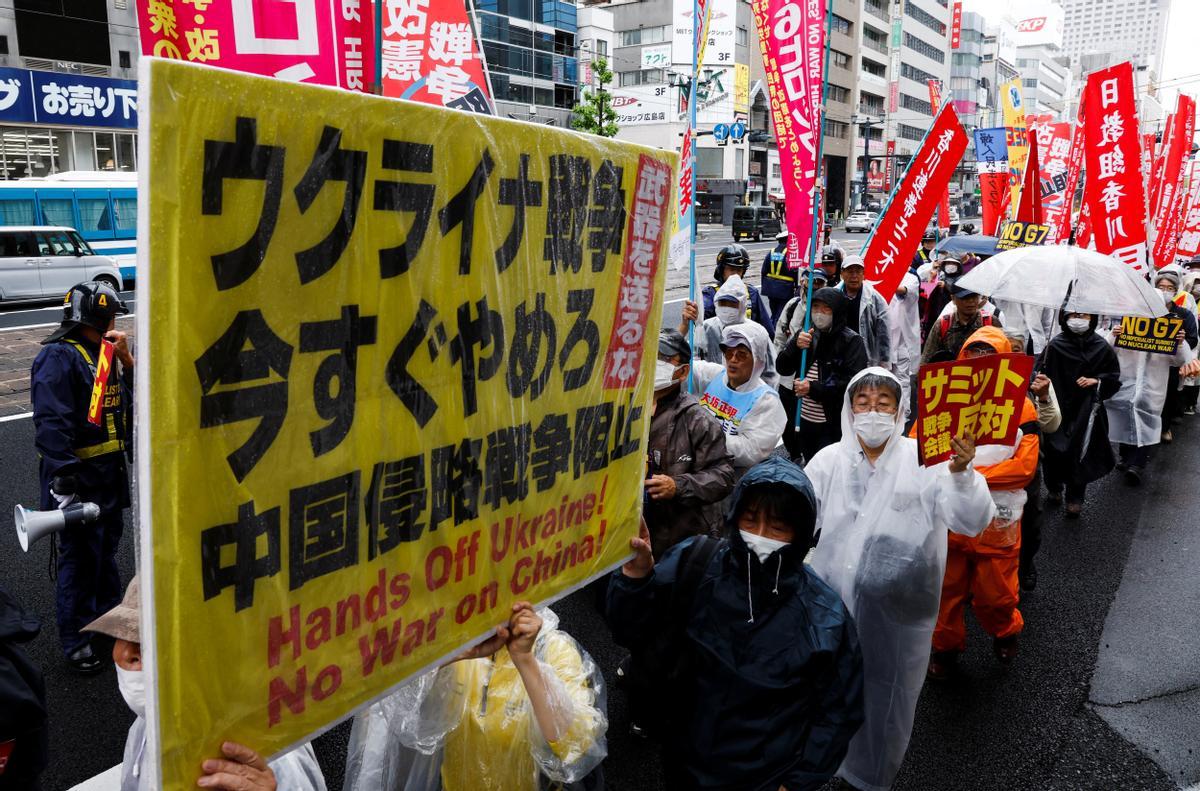 Los líderes del G7 visitan el Memorial Park para las víctimas de la bomba atómica en Hiroshima, entre protestas