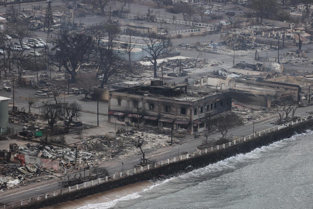 El fuego destruye la localidad de Lahaina, en Hawái