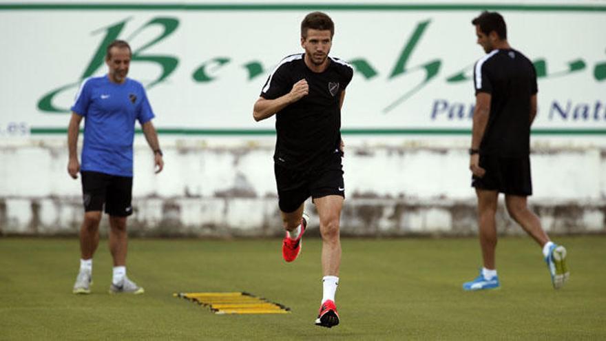 Camacho, durante un entrenamiento en Benahavís, ejercitándose junto a Roque Santa Cruz.