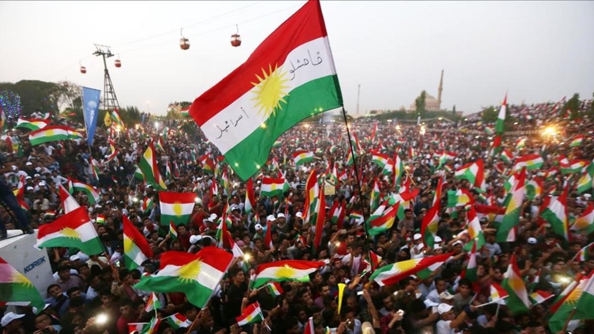 zentauroepp40150547 topshot   iraqi kurds fly kurdish flags during an event to u170917171312