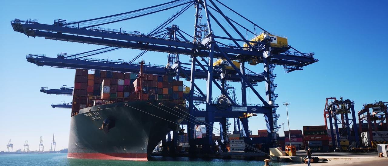 Los disparados costes de transporte y materias primas desafían el auge de la exportación extremeña