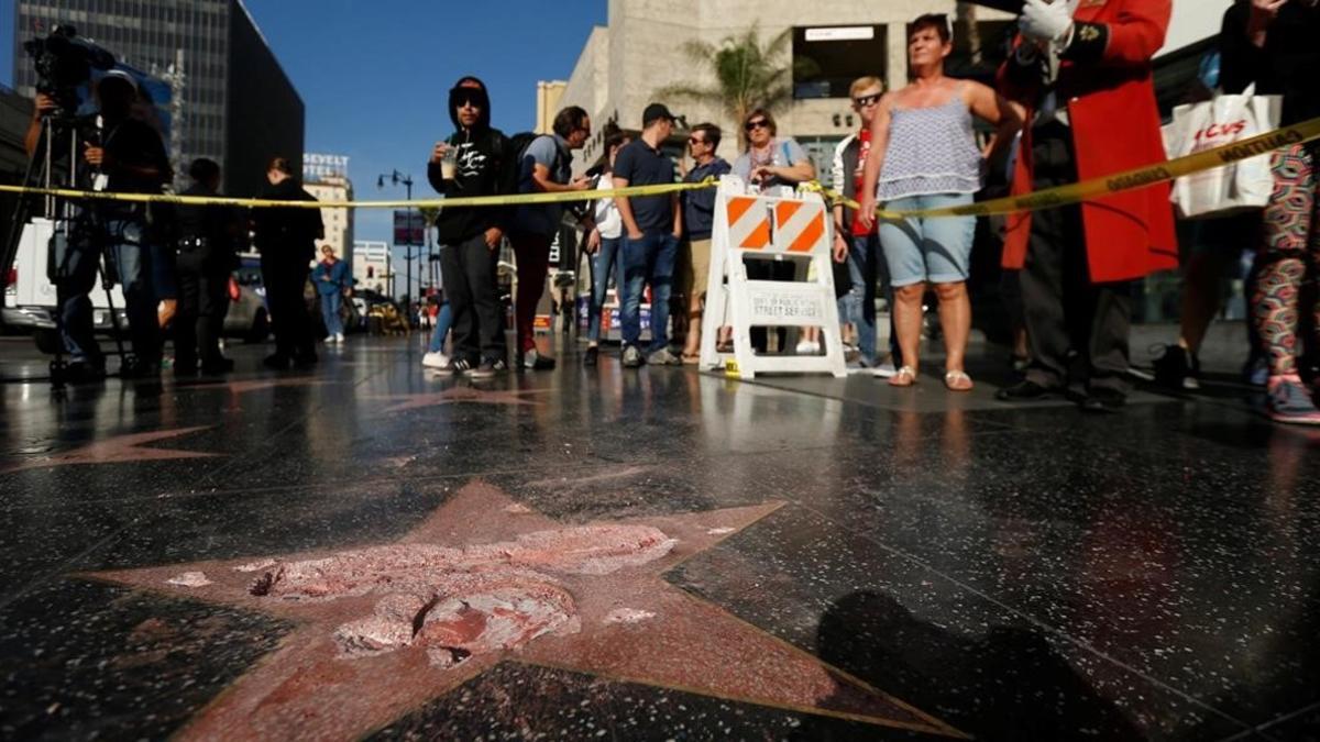 Destrozo de la estrella de Trump en el Paseo de la Fama de Hollywwod.