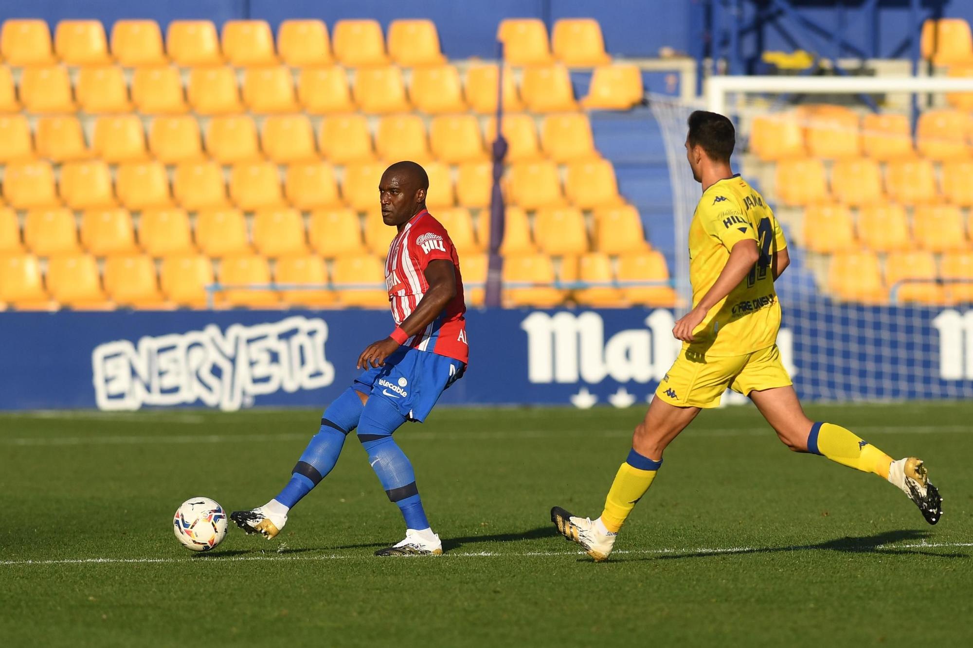 El partido entre el Alcorcón y el Sporting, en imágenes